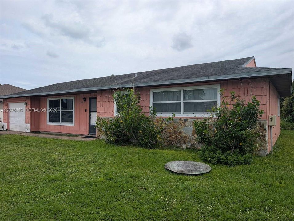 For Sale: $259,500 (3 beds, 2 baths, 1218 Square Feet)