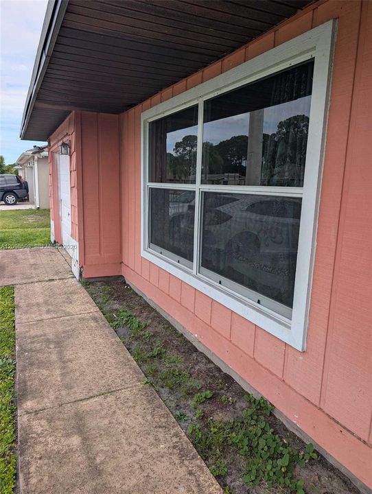 For Sale: $259,500 (3 beds, 2 baths, 1218 Square Feet)