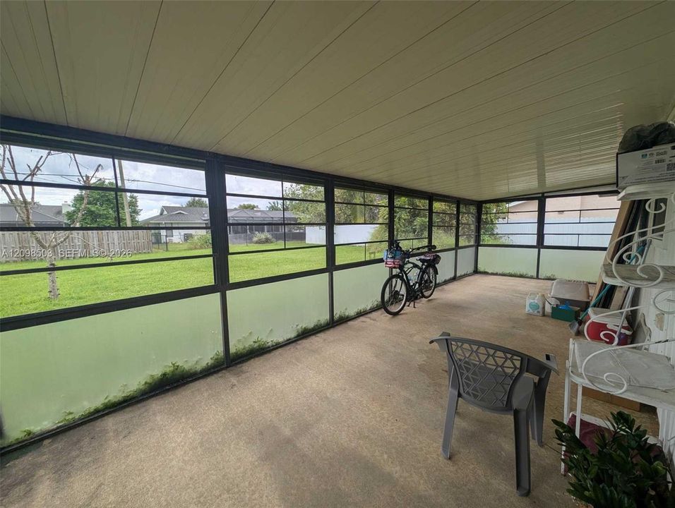 For Sale: $259,500 (3 beds, 2 baths, 1218 Square Feet)