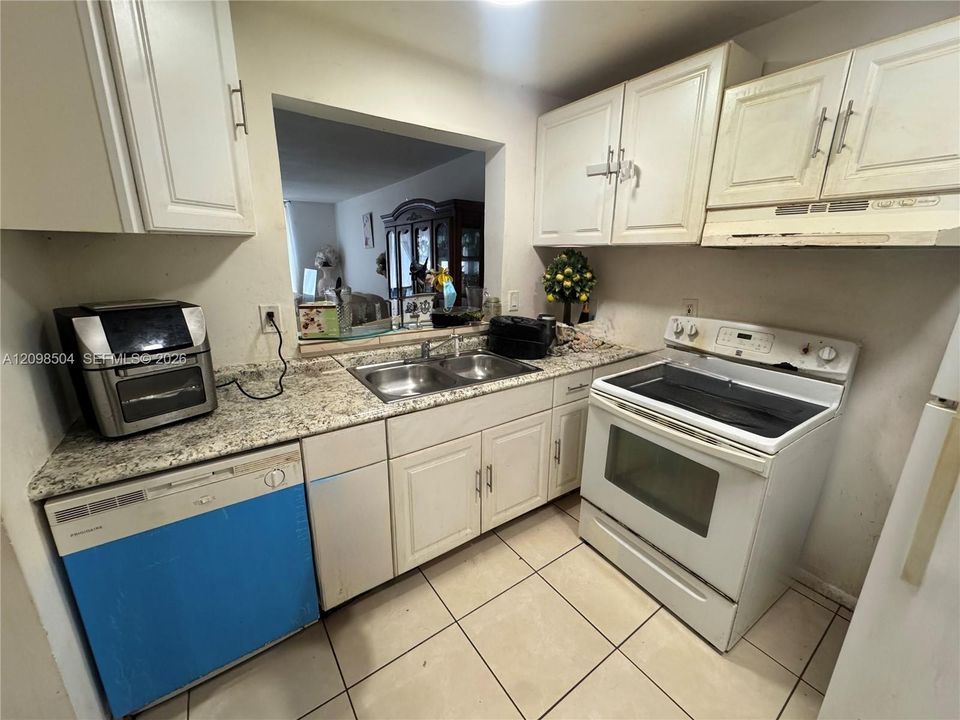На продажу: $139,500 (2 спален, 2 ванн, 1175 Квадратных фут)
