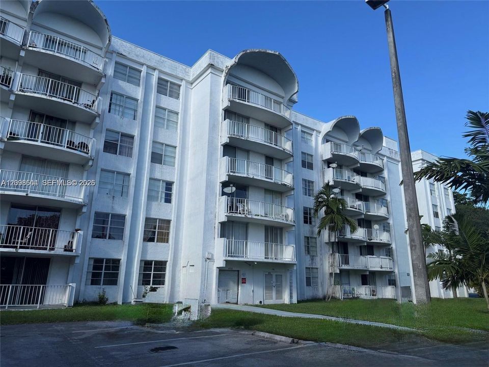 На продажу: $139,500 (2 спален, 2 ванн, 1175 Квадратных фут)