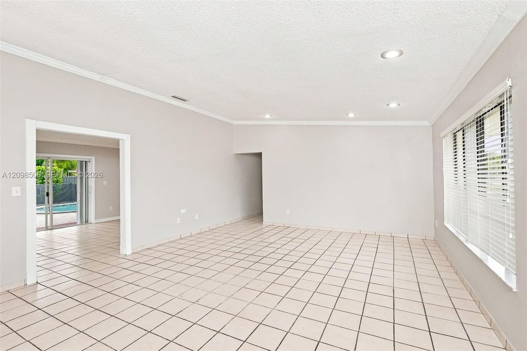 For Rent: $3,260 (3 beds, 2 baths, 1582 Square Feet)