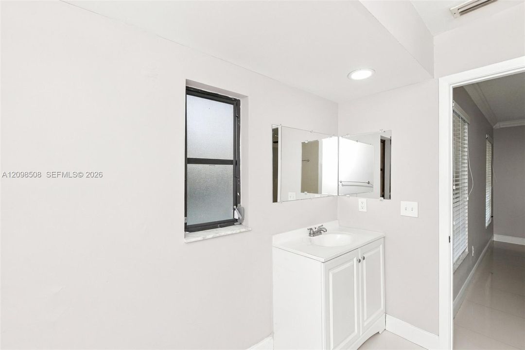 For Rent: $3,260 (3 beds, 2 baths, 1582 Square Feet)