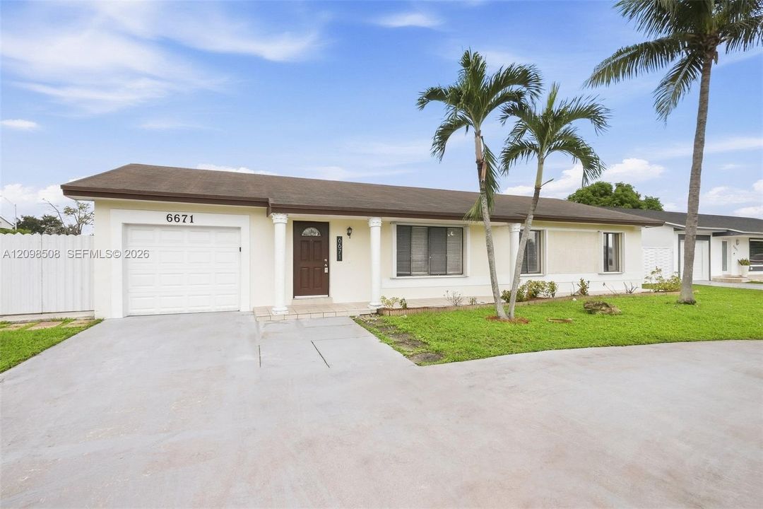For Rent: $3,260 (3 beds, 2 baths, 1582 Square Feet)