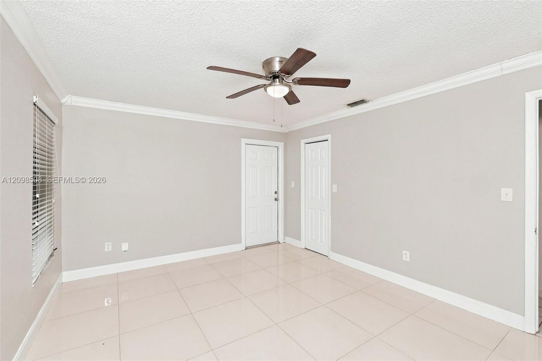 For Rent: $3,260 (3 beds, 2 baths, 1582 Square Feet)