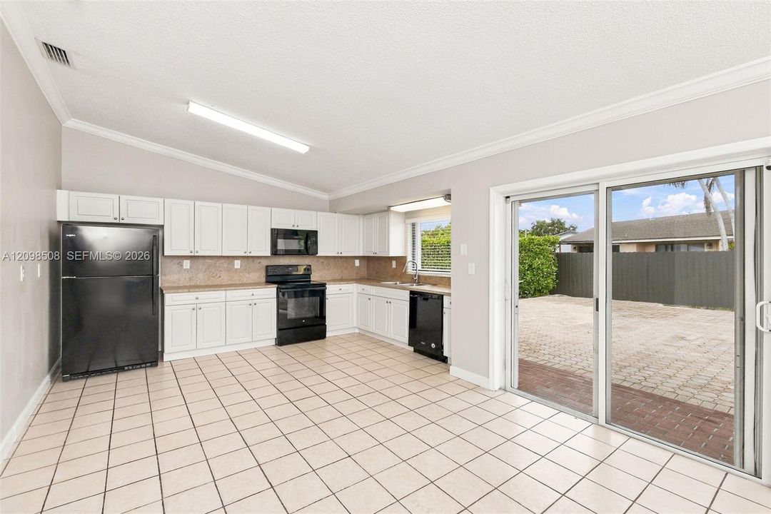 For Rent: $3,260 (3 beds, 2 baths, 1582 Square Feet)