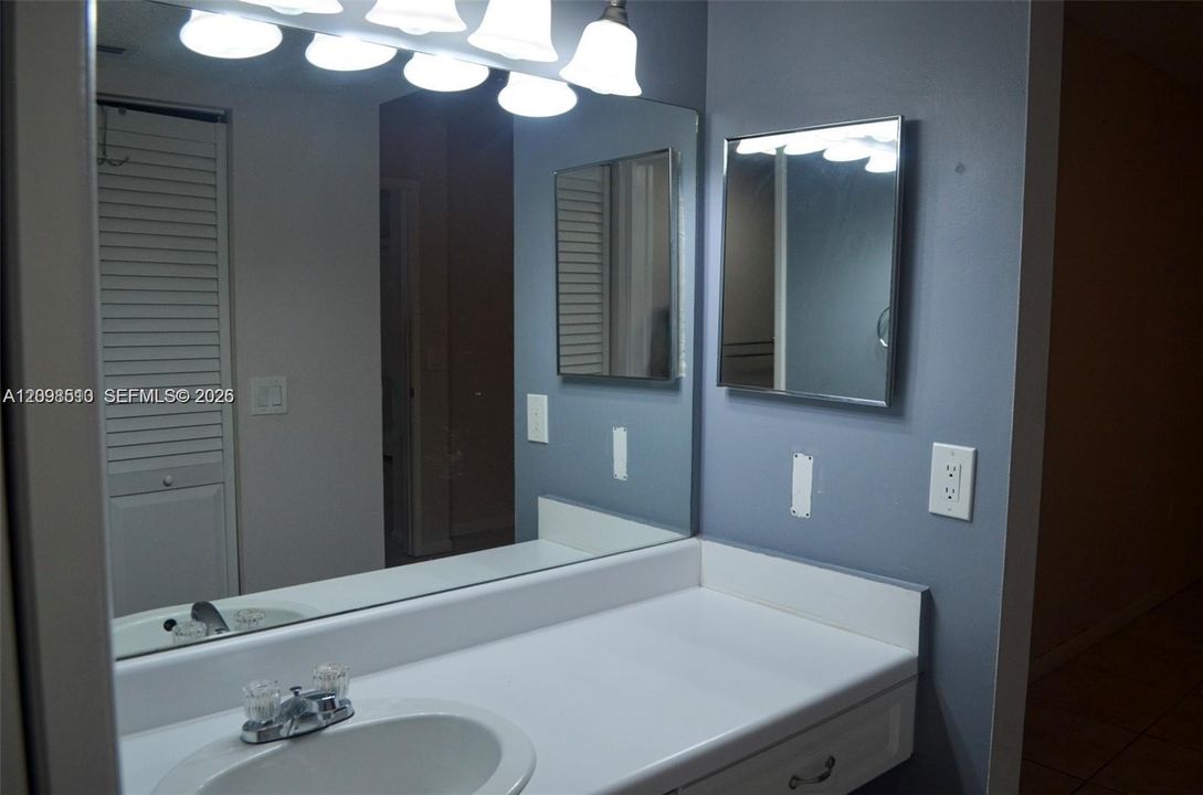 En Venta: $175,000 (2 camas, 2 baños, 1137 Pies cuadrados)