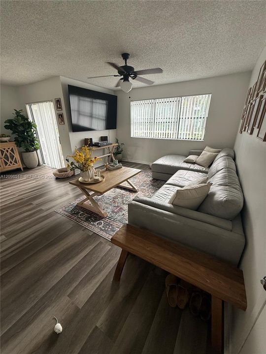 En Venta: $220,000 (1 camas, 1 baños, 841 Pies cuadrados)
