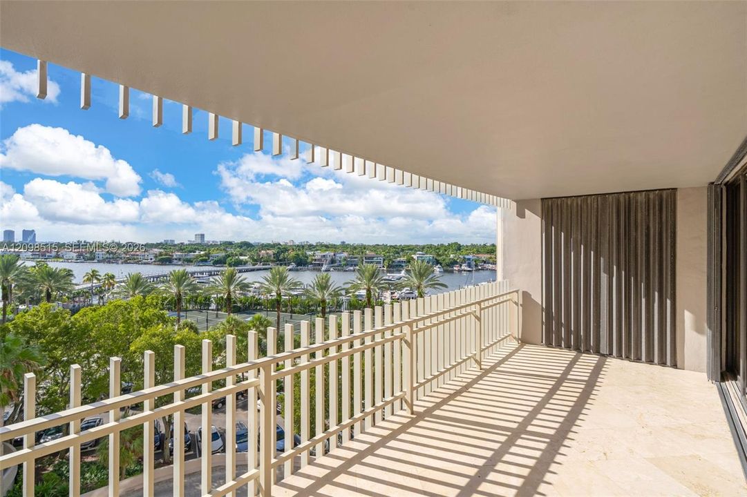 For Sale: $1,149,000 (2 beds, 2 baths, 1642 Square Feet)