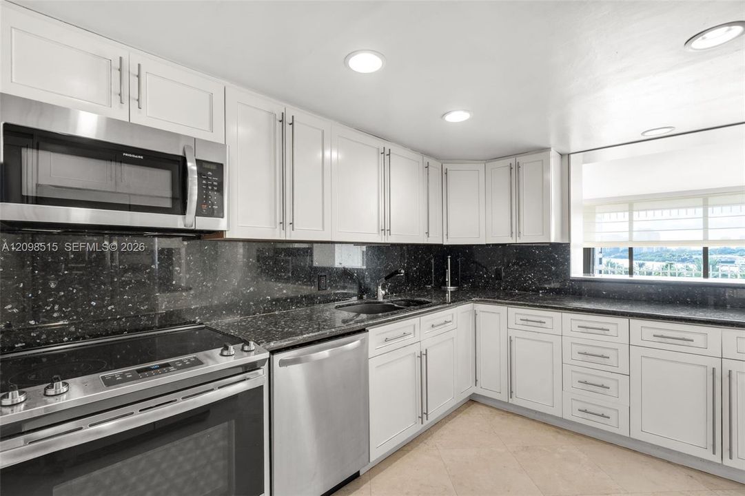 For Sale: $1,149,000 (2 beds, 2 baths, 1642 Square Feet)