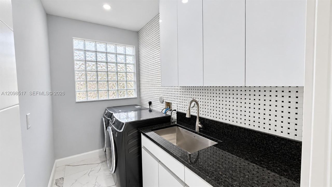 For Rent: $5,500 (5 beds, 3 baths, 2814 Square Feet)