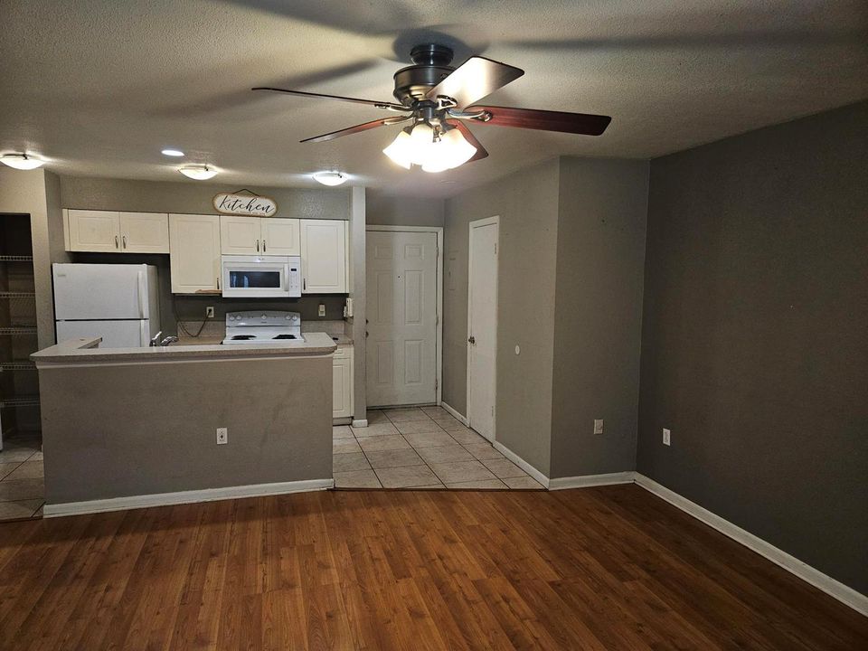 4751 LIVNG ROOM