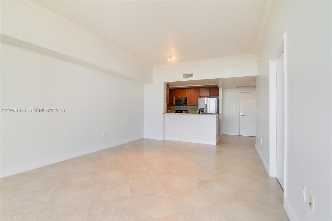 For Sale: $435,500 (1 beds, 1 baths, 870 Square Feet)