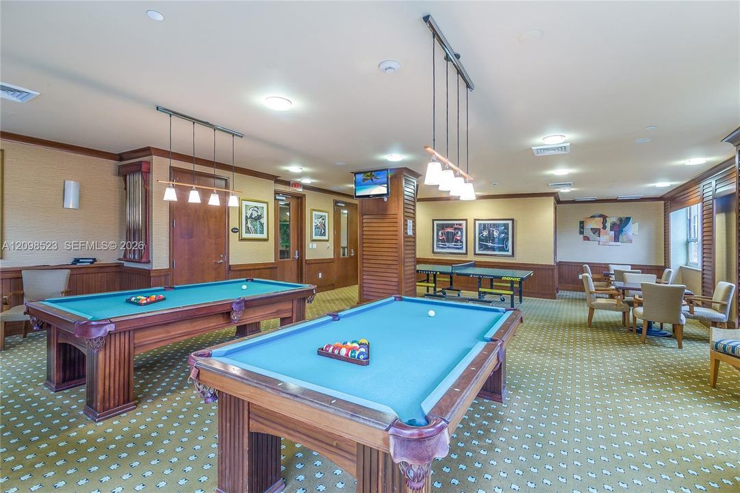 For Sale: $435,500 (1 beds, 1 baths, 870 Square Feet)