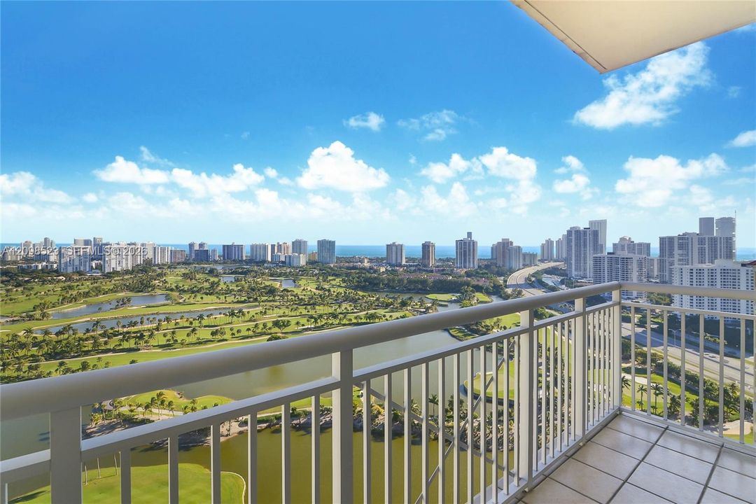 For Sale: $435,500 (1 beds, 1 baths, 870 Square Feet)