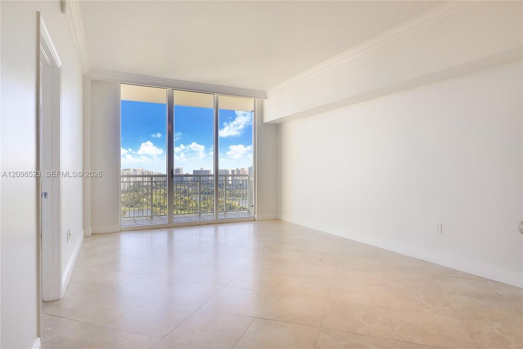 For Sale: $435,500 (1 beds, 1 baths, 870 Square Feet)