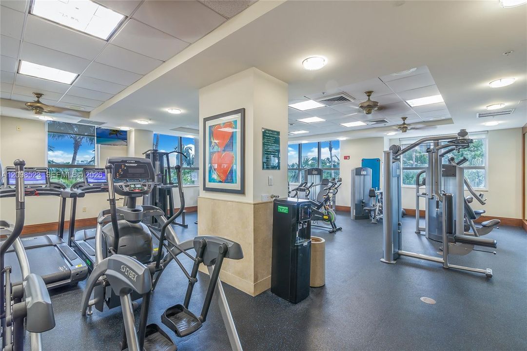 For Sale: $435,500 (1 beds, 1 baths, 870 Square Feet)