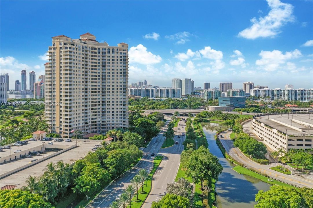 For Sale: $435,500 (1 beds, 1 baths, 870 Square Feet)