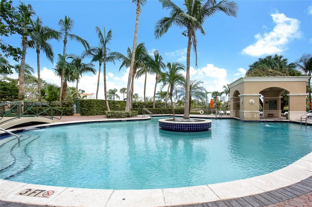 For Sale: $435,500 (1 beds, 1 baths, 870 Square Feet)