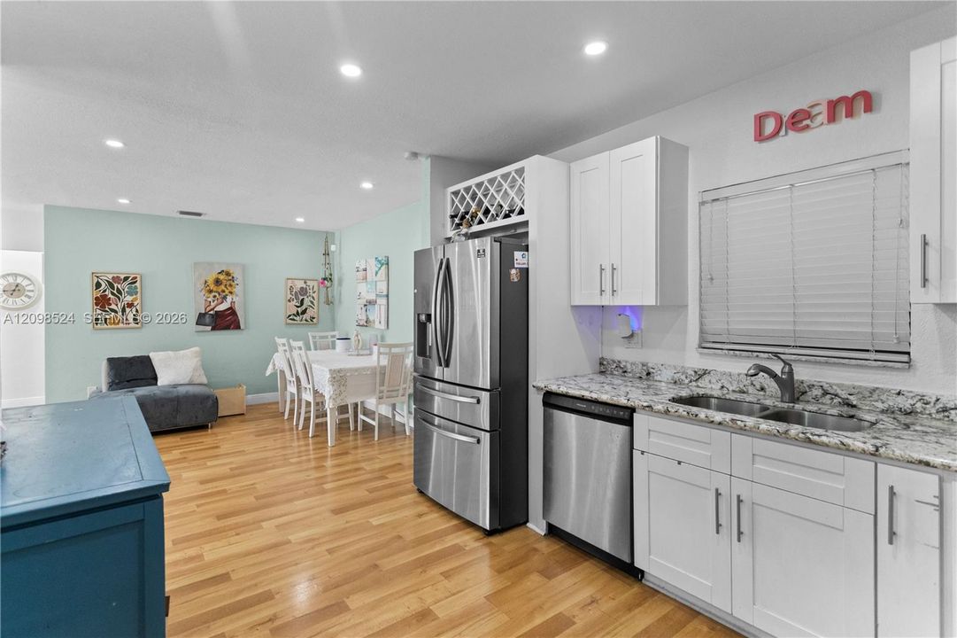 En Venta: $620,000 (3 camas, 3 baños, 1277 Pies cuadrados)