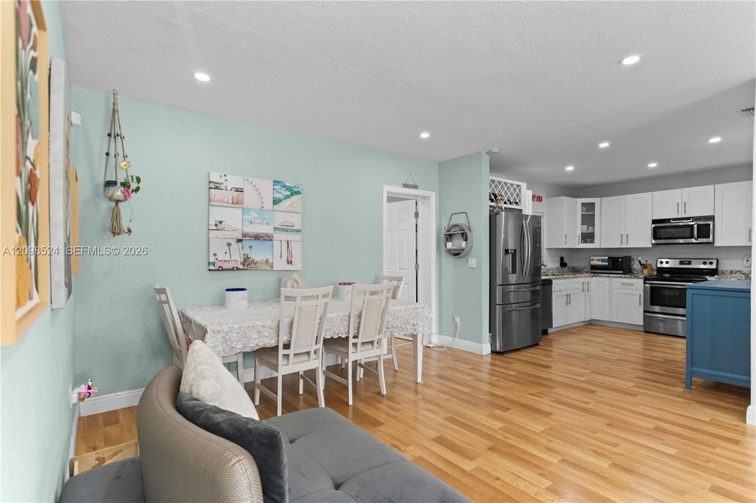 En Venta: $620,000 (3 camas, 3 baños, 1277 Pies cuadrados)