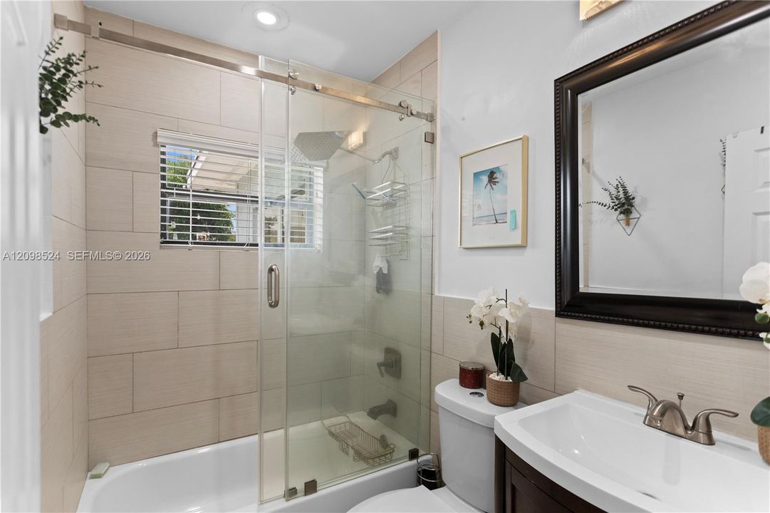 En Venta: $620,000 (3 camas, 3 baños, 1277 Pies cuadrados)