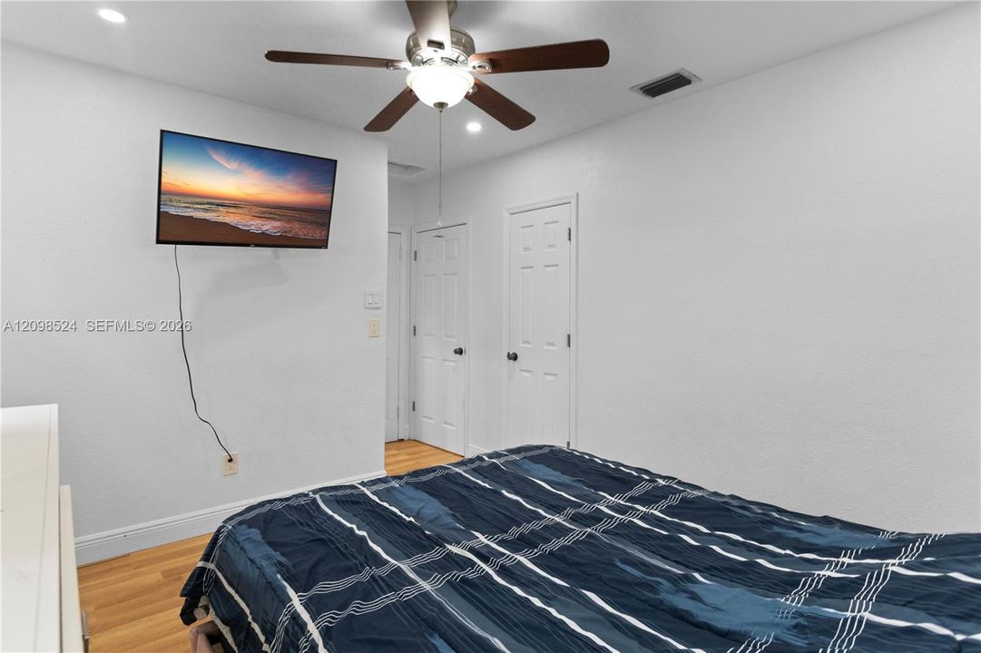 En Venta: $620,000 (3 camas, 3 baños, 1277 Pies cuadrados)