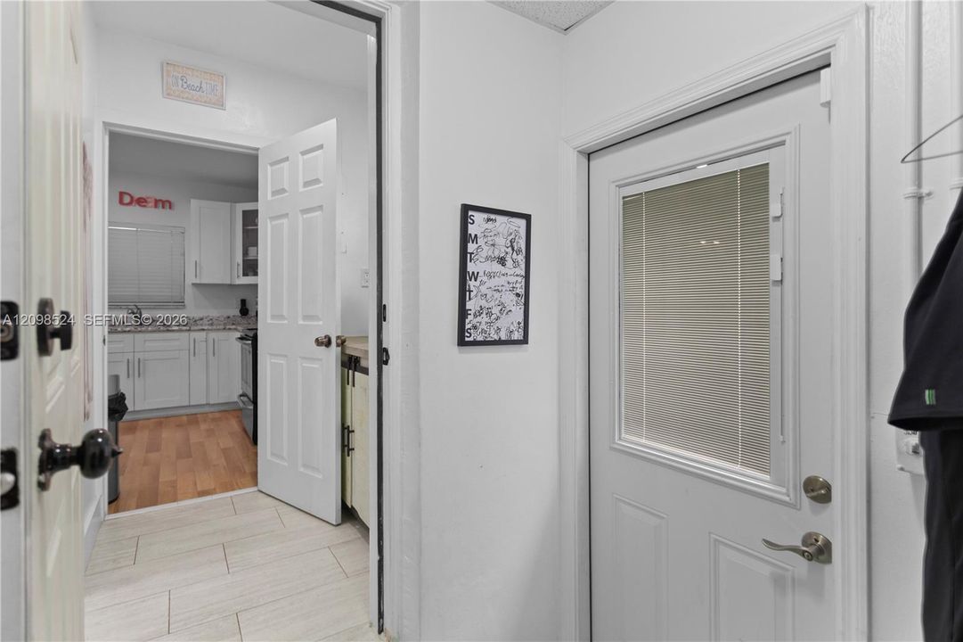 En Venta: $620,000 (3 camas, 3 baños, 1277 Pies cuadrados)