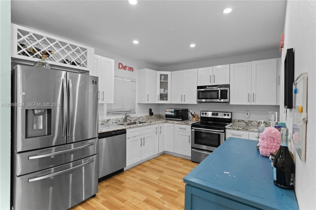 En Venta: $620,000 (3 camas, 3 baños, 1277 Pies cuadrados)
