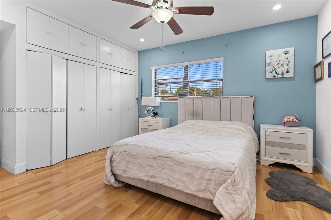En Venta: $620,000 (3 camas, 3 baños, 1277 Pies cuadrados)