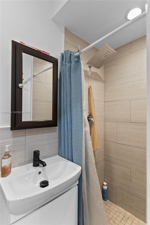 En Venta: $620,000 (3 camas, 3 baños, 1277 Pies cuadrados)