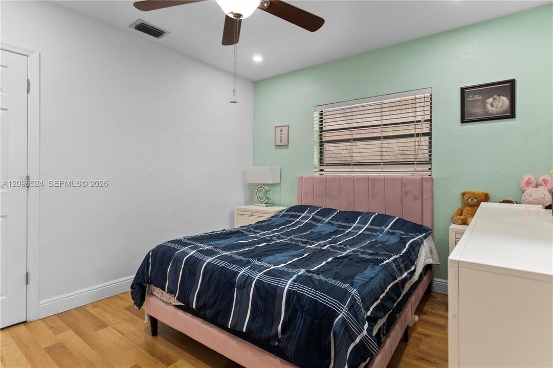 En Venta: $620,000 (3 camas, 3 baños, 1277 Pies cuadrados)