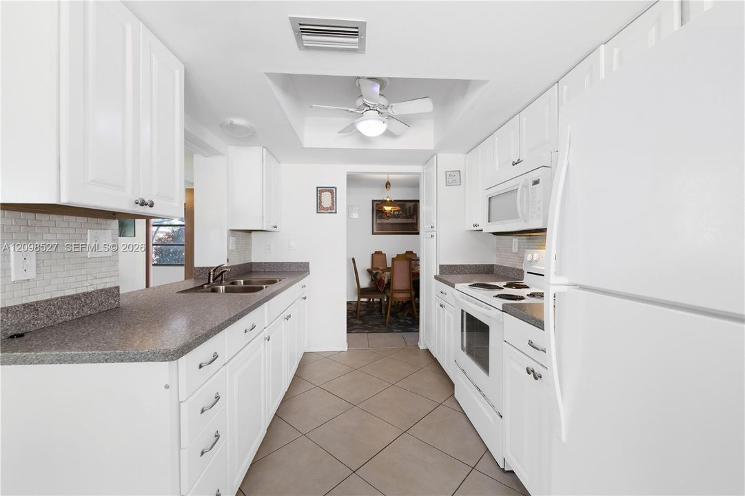 На продажу: $355,000 (2 спален, 2 ванн, 1438 Квадратных фут)