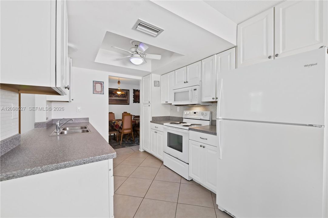 На продажу: $355,000 (2 спален, 2 ванн, 1438 Квадратных фут)
