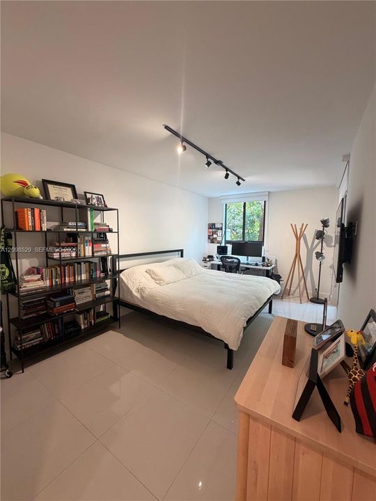 В аренду: $9,000 (3 спален, 2 ванн, 1715 Квадратных фут)