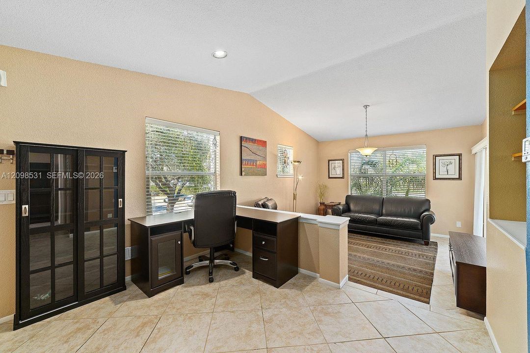 For Rent: $2,000 (1 beds, 1 baths, 636 Square Feet)