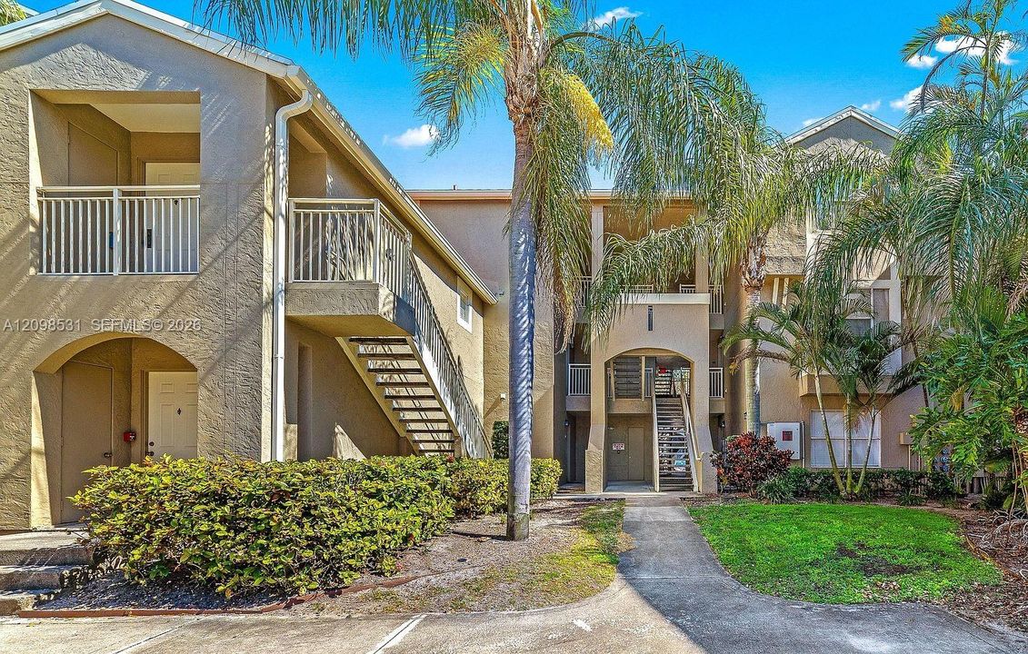 For Rent: $2,000 (1 beds, 1 baths, 636 Square Feet)