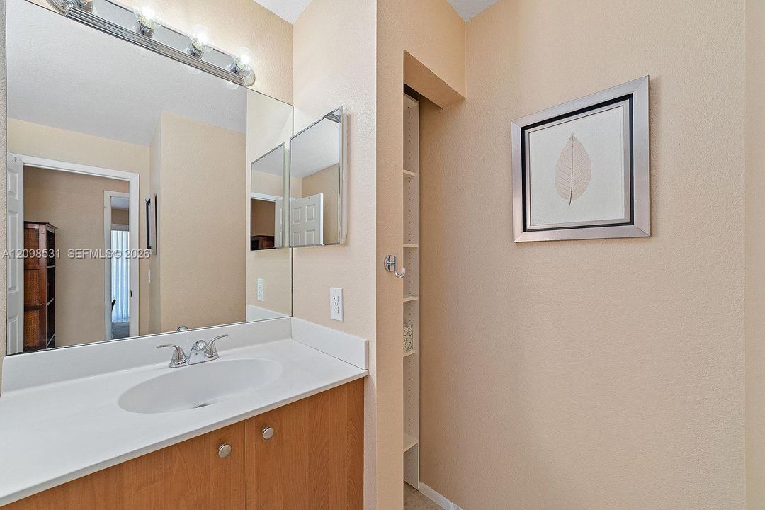 For Rent: $2,000 (1 beds, 1 baths, 636 Square Feet)
