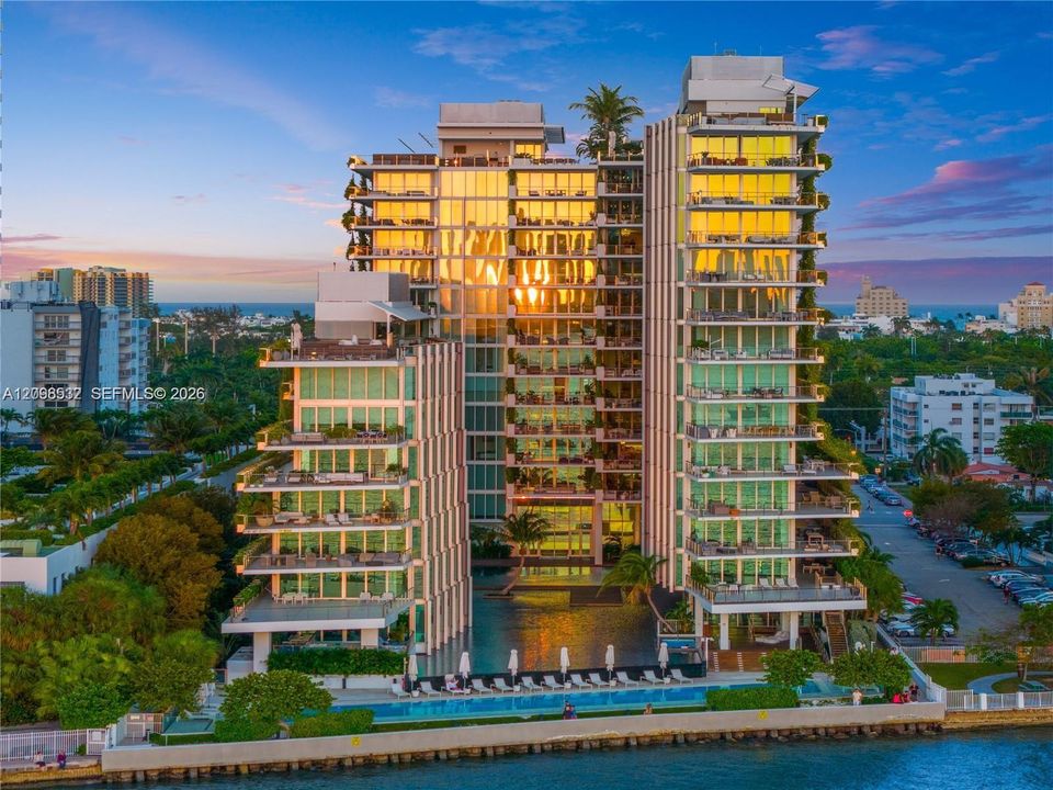 На продажу: $1,875,000 (2 спален, 2 ванн, 1324 Квадратных фут)