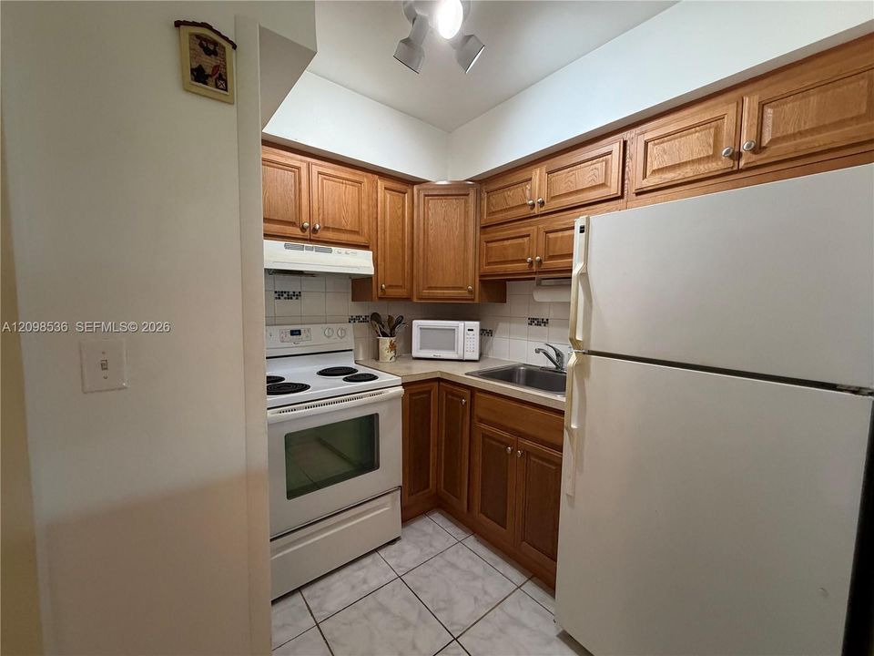 For Sale: $94,500 (1 beds, 1 baths, 600 Square Feet)