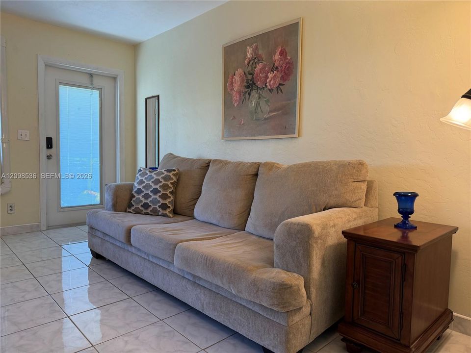 For Sale: $94,500 (1 beds, 1 baths, 600 Square Feet)