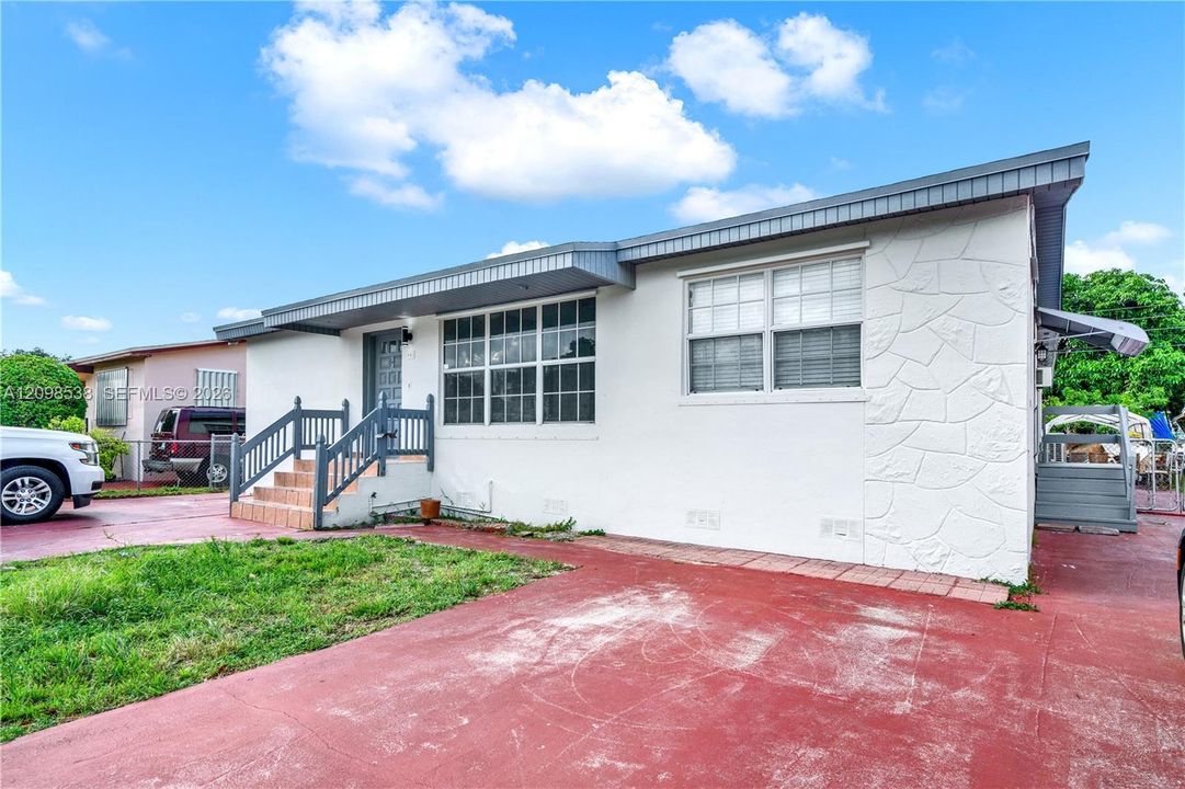 For Sale: $825,000 (4 beds, 3 baths, 2844 Square Feet)