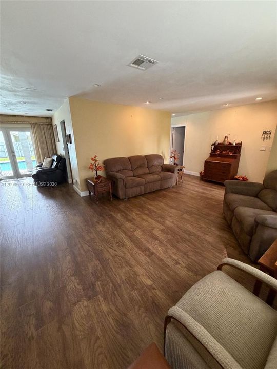 Active With Contract: $630,000 (3 beds, 2 baths, 2110 Square Feet)