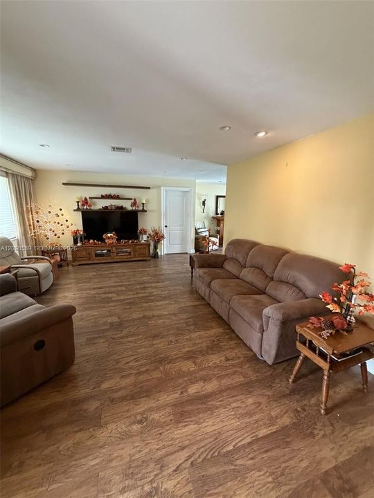 Active With Contract: $630,000 (3 beds, 2 baths, 2110 Square Feet)