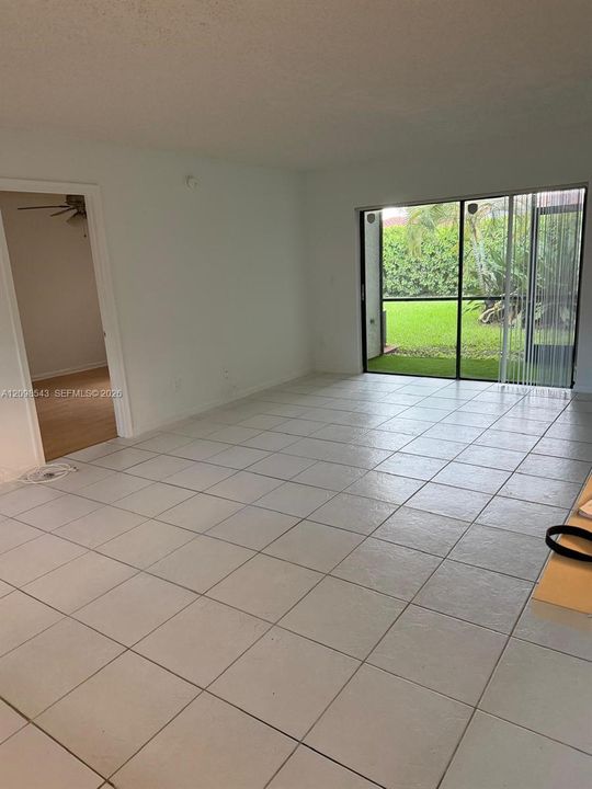 For Rent: $1,950 (2 beds, 2 baths, 870 Square Feet)