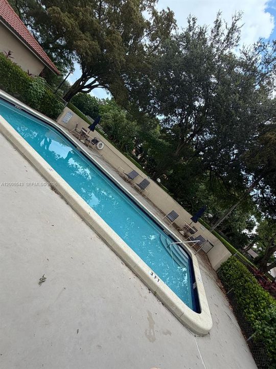 For Rent: $1,950 (2 beds, 2 baths, 870 Square Feet)