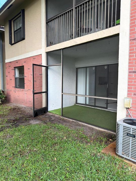 For Rent: $1,950 (2 beds, 2 baths, 870 Square Feet)
