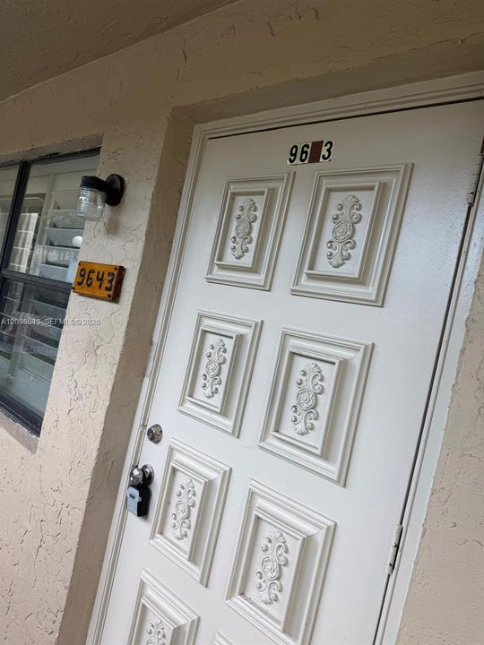 For Rent: $1,950 (2 beds, 2 baths, 870 Square Feet)