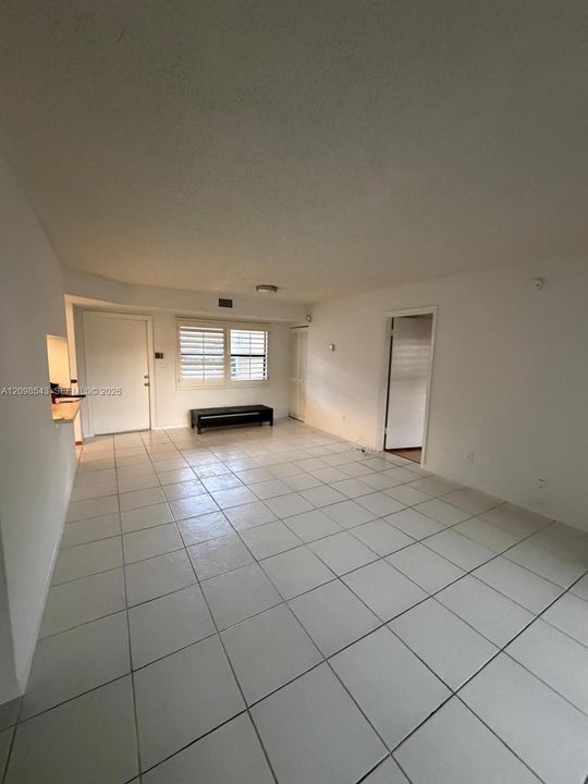 For Rent: $1,950 (2 beds, 2 baths, 870 Square Feet)