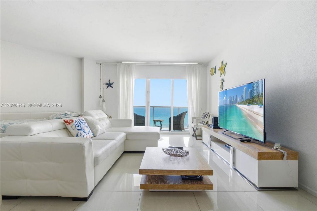For Sale: $530,000 (1 beds, 1 baths, 1070 Square Feet)
